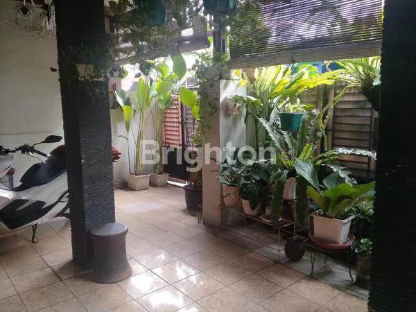 image RUMAH 2 LANTAI DI PERUMAHAN ALINDA DEKAT MALL SUMMARECON DAN STASIUN KERETA API BEKASI (1)
