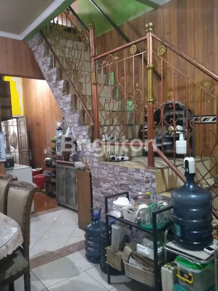 image RUMAH 2 LANTAI DI PERUMAHAN ALINDA DEKAT MALL SUMMARECON DAN STASIUN KERETA API BEKASI (5)
