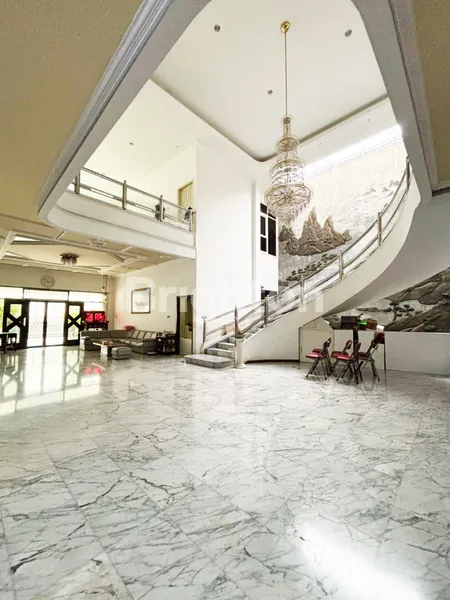 image RUMAH MODERN MINIMALIS ADA TAMAN BELAKANG  + KOLAM IKAN DI DHARMAHUSADA INDAH (3)