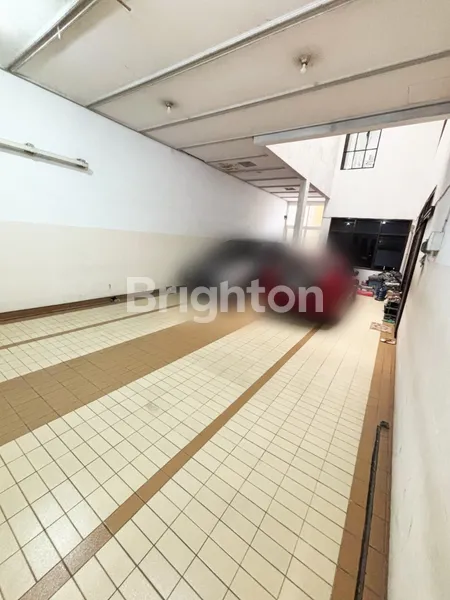 image RUMAH MODERN MINIMALIS ADA TAMAN BELAKANG  + KOLAM IKAN DI DHARMAHUSADA INDAH (6)