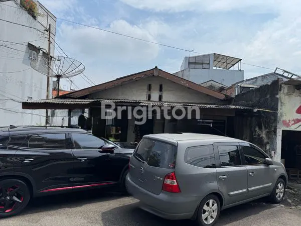 image RUMAH TUA HITUNG TANAH DI SUNTER JAKARTA UTARA . LETAK DI HOEK. (1)