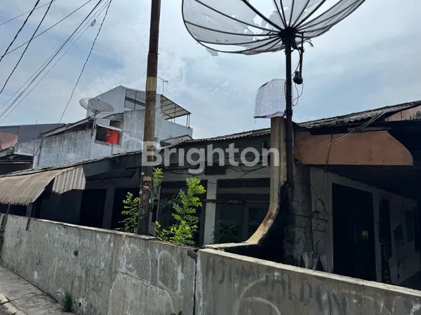 image RUMAH TUA HITUNG TANAH DI SUNTER JAKARTA UTARA . LETAK DI HOEK. (2)