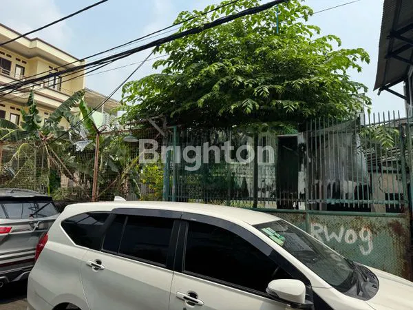 image RUMAH TUA HITUNG TANAH DI SUNTER JAKARTA UTARA . LETAK DI HOEK. (3)