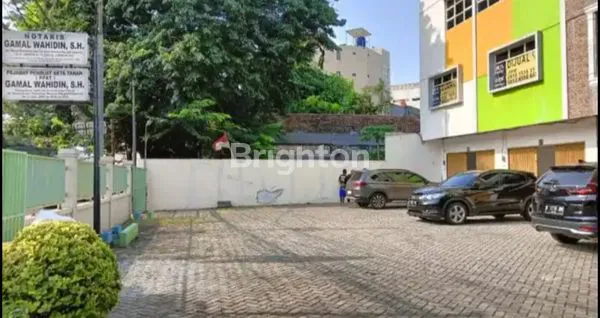 image RUKO 4.5  LANTAI LOKASI STRATEGIS DI PEGANGGSAAN JAKARTA PUSAT. (2)