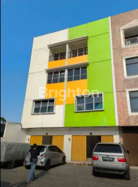 RUKO 4.5  LANTAI LOKASI STRATEGIS DI PEGANGGSAAN JAKARTA PUSAT.