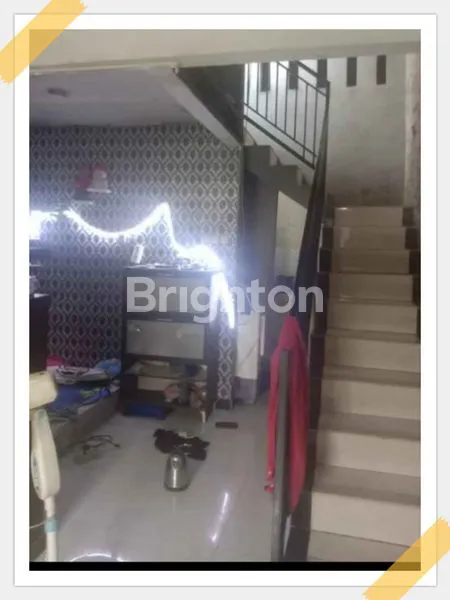 image BUTUH UANG! RUMAH 2 LANTAI HARGA NEGO – SHM LENGKAP, CEPAT LAKU! (3)