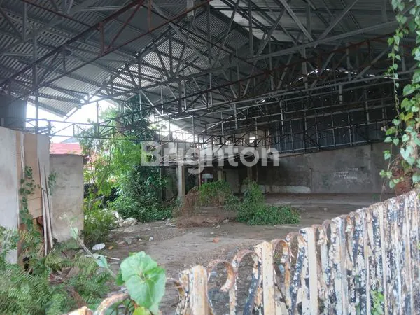 TANAH DENGAN LAHAN BERATAP