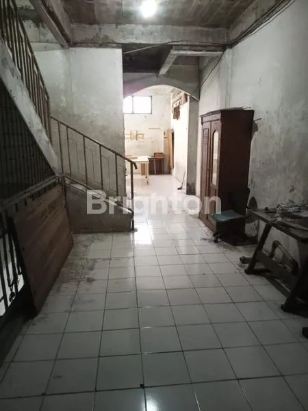 image RUKO ISTIMEWA 3 LANTAI PLUS LAHAN DAN RUANGAN PLUS TAMAN BELAKANG (7)