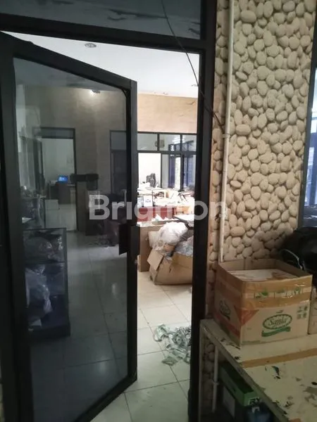 image RUKO ISTIMEWA 3 LANTAI PLUS LAHAN DAN RUANGAN PLUS TAMAN BELAKANG (4)