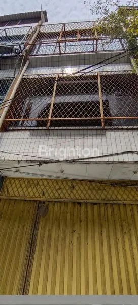 RUKO 4 LANTAI LOKASI STRATEGIS  DI BANDENGAN SELATAN JAKARTA UTARA