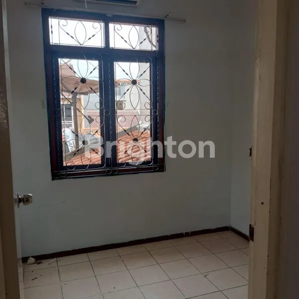 image RUMAH 2 LANTAI SIAP HUNI DEKAT UPH DAN 2 MENIT KE TOL TANGERANG DI TAMAN LEGIAN LIPPO KARAWACI (3)