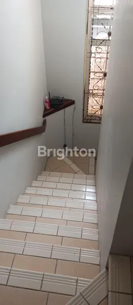 image RUMAH 2 LANTAI SIAP HUNI DEKAT UPH DAN 2 MENIT KE TOL TANGERANG DI TAMAN LEGIAN LIPPO KARAWACI (8)