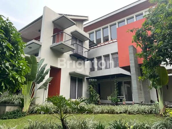 image RUMAH MINIMALIS MEWAH DAN NYAMAN DI KEMANG PRATAMA REGENCY BEKASI (3)
