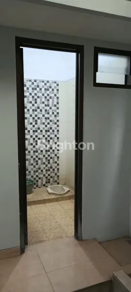 image SEWA RUKO STRATEGIS 2 LANTAI AREA TLOGOADI, PARKIR LUAS (8)