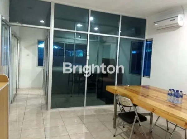 image DIJUAL GUDANG BERLOKASI DI IR. SUTAMI (2)