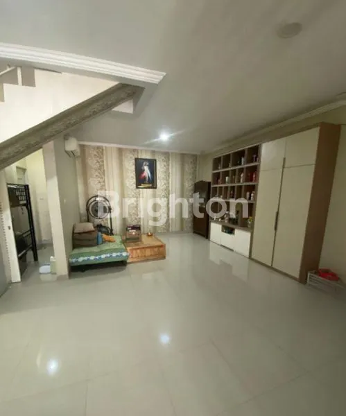 image RUMAH 2 LANTAI FULL RENOVED DI MODERNLAND, TANGERANG (5)