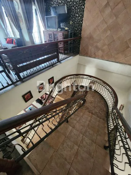 image RUMAH MEWAH 2 LANTAI 6KT DI KOMPLEK TASBIH 1 MEDAN SUNGGAL (6)