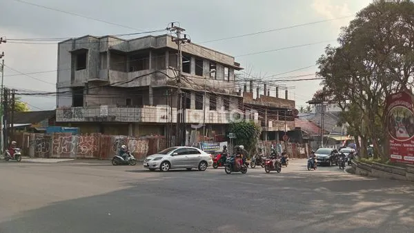 image RUKO STRATEGIS DI PEREMPATAN POTENSIAL KOTA SALATIGA (1)