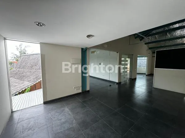 image GEDUNG EX-SHOWROOM PREMIUM 692M² DI KEROBOKAN, COCOK BISNIS (5)