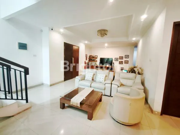 image RUMAH MEWAH DI KOTA WISATA (3)