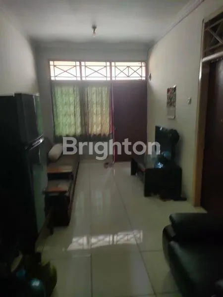 image RUMAH LUAS DI HOOK PERUMAHAN ALINDA KENCANA DEKAT KE MALL SUMMARECON DAN STASIUN KERETA API BEKASI (3)