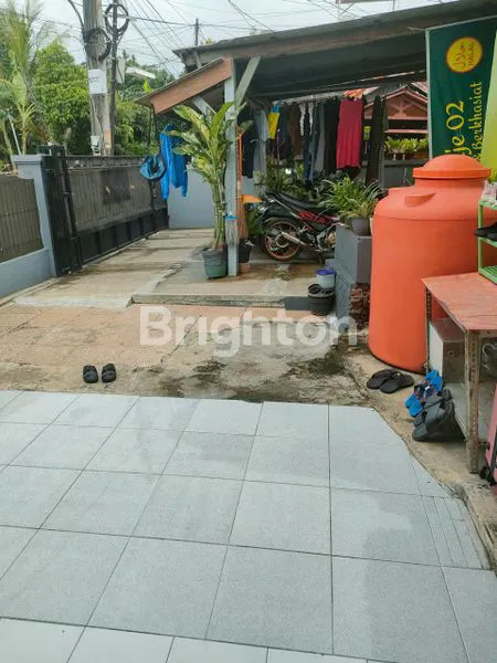 image RUMAH LUAS DI HOOK PERUMAHAN ALINDA KENCANA DEKAT KE MALL SUMMARECON DAN STASIUN KERETA API BEKASI (6)