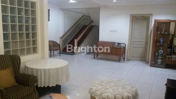 image RUMAH 2 LANTAI DI SUNTER JAKARTA UTARA . JALAN DEPAN RUMAH 3 MOBIL. (5)