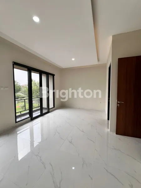 image RUMAH MODERN HOOK VILLA MELATI MAS SERPONG TANGERANG SELATAN SEMI FURNISHED (3)