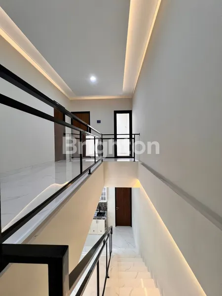 image RUMAH MODERN HOOK VILLA MELATI MAS SERPONG TANGERANG SELATAN SEMI FURNISHED (4)