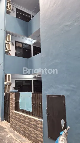 image RUMAH KOS 3 LANTAI FULL OKUPASI LOKASI STRATEGIS DI KEMANGGISAN JAKARTA BARAT (3)