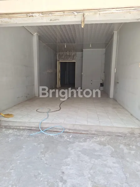 image RUANG USAHA DI PINGGIR JALAN RAYA AREA PASAR TENGAH KOTA (2)