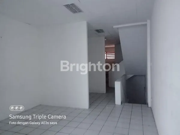 image RUKO KOSONG 3 LANTAI STARTEGIS COCOK UNTUK USAHA DAN KANTOR (4)