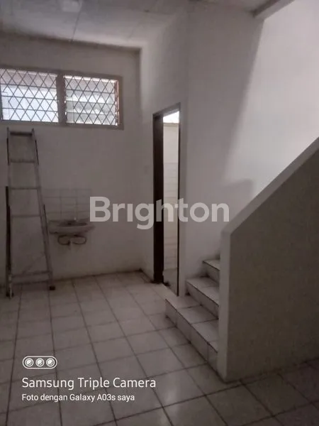 image RUKO KOSONG 3 LANTAI STARTEGIS COCOK UNTUK USAHA DAN KANTOR (8)