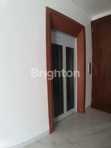 image BRAND NEW HOUSE POSISI HOEK, 4 LANTAI, ADA LIFT, SWIMMING POOL, BEBAS BANJIR DAERAH SUNTER, JAKARTA UTARA (3)