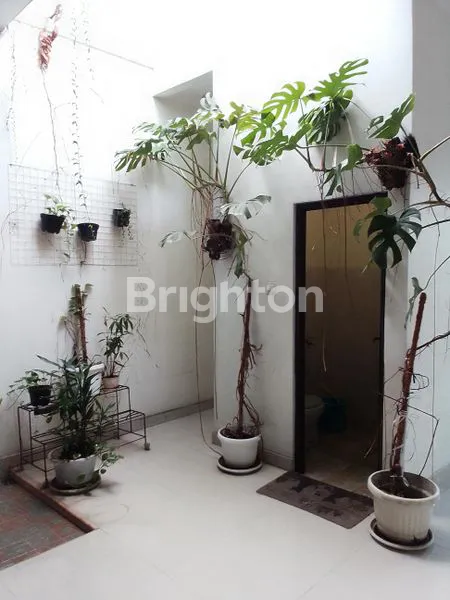 image RUMAH 2 LANTAI  SEBERANG PASAR MODERN @NUSALOKA BSD (5)