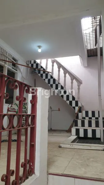 image HUNIAN 2½ LANTAI DEPOK  (7)