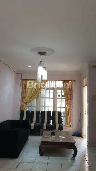 image HUNIAN 2½ LANTAI DEPOK  (3)