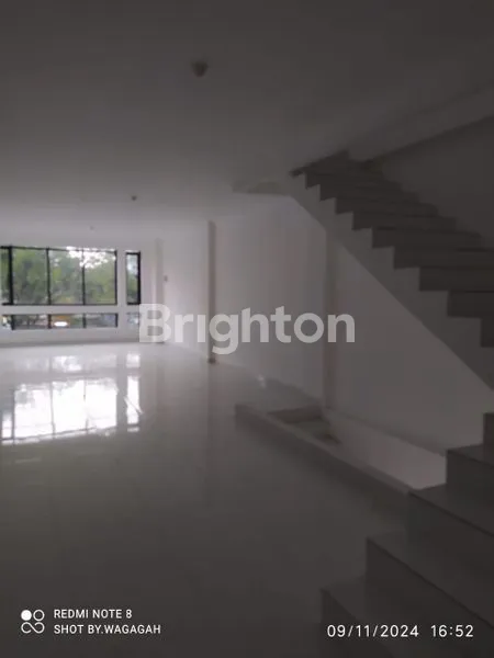 image RUKO SIAP PAKAI LOKASI STRATEGIS DI JALAN ALTERNATIF CIBUBUR (2)