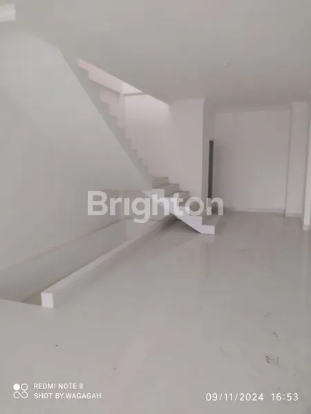 image RUKO SIAP PAKAI LOKASI STRATEGIS DI JALAN ALTERNATIF CIBUBUR (4)