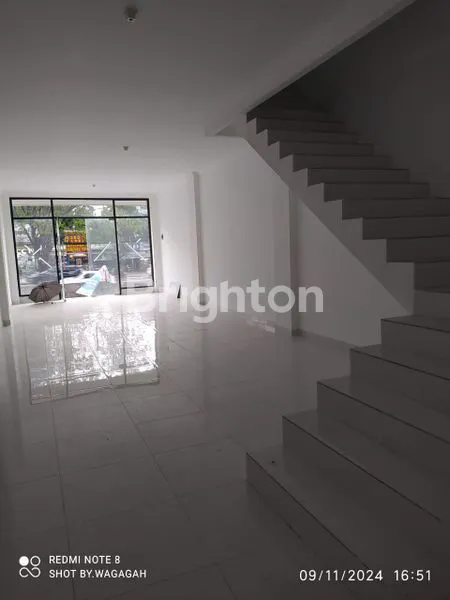 image RUKO SIAP PAKAI LOKASI STRATEGIS DI JALAN ALTERNATIF CIBUBUR (3)