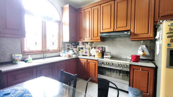 image RUMAH MEWAH FULL FURNISH DENGAN SWIMMING POOL DI PEJOMPONGAN, BENHIL, JAKARTA PUSAT (3)