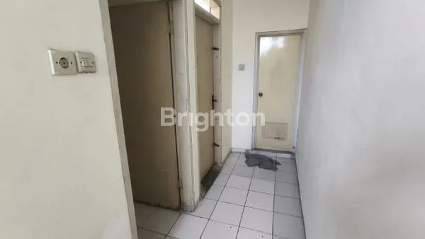 image RUMAH 1 LANTAI SIAP PAKAI DI BARUK BARAT DEKAT MERR & RUNGKUT, LUAS 126 (8X15.5) DEKAT GATE SECURITY (3)