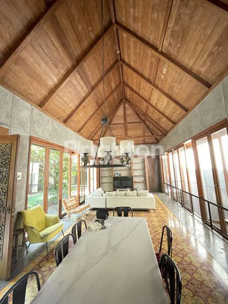 image *_JUAL RUMAH SELANGKAH KE MAYJEN SUNGKONO_* `VILLA GRAND SUNGKONO` \\UD83C\\UDF34 *SURABAYA RASA BALI\\U203C\\UFE0F* *_KONSEP VILLA TROPICAL - INDUSTRIAL_* (3)