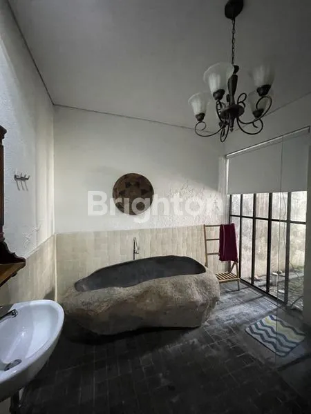 image *_JUAL RUMAH SELANGKAH KE MAYJEN SUNGKONO_* `VILLA GRAND SUNGKONO` \\UD83C\\UDF34 *SURABAYA RASA BALI\\U203C\\UFE0F* *_KONSEP VILLA TROPICAL - INDUSTRIAL_* (8)