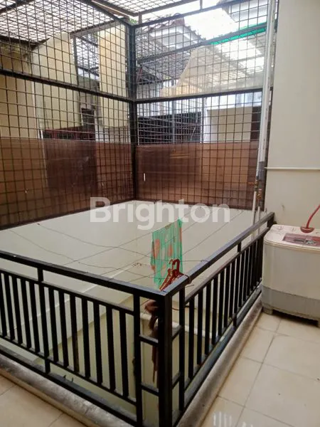 image RUMAH MEWAH 2 LANTAI DI FLAMBOYAN RAYA KOMPLEK DEBANG TAMANSARI, MEDAN SELAYANG (8)