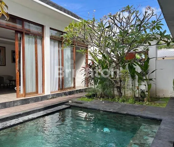 image VILLA CANTIK 2 LANTAI DILENGKAPI DENGAN PRIVATE POOL DI JIMBARAN (4)