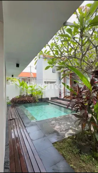 image VILLA CANTIK 2 LANTAI DILENGKAPI DENGAN PRIVATE POOL DI JIMBARAN (8)