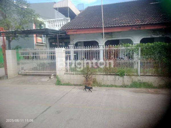 image RUMAH 2,5 LANTAI DI ADE IRMA NASUTION (1)