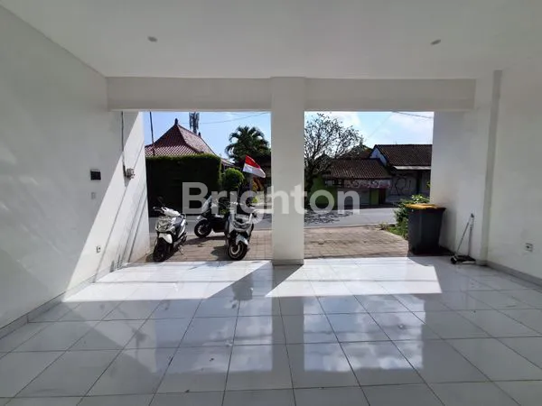 image TOKO BARU SIAP PAKAI – LOKASI STRATEGIS JALAN RAYA PERERENAN  (2)