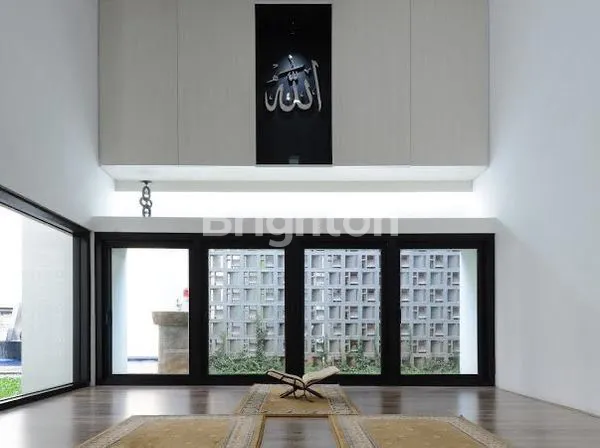 image RUMAH 2,5 LANTAI, SHM, 7 KAMAR TIDUR, FULLY FURNISHED, DI 2ND BOULEVARD KOTAWISATA CIBUBUR, DENGAN PRIVATE POOL, GYM DEKAT DENGAN PINTU TOLL KOTAWISATA, SPORT CENTER, RS EKA, MALL LIVING WORLD (7)